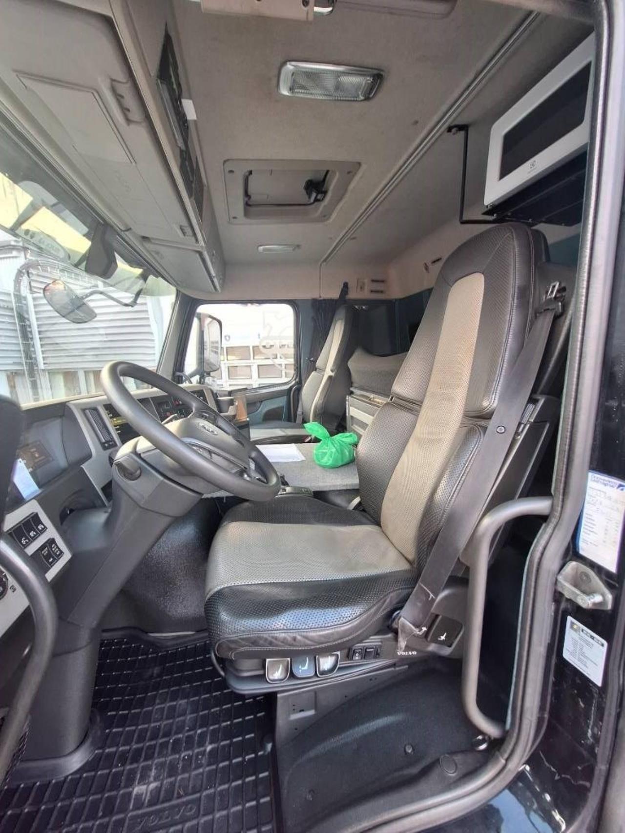 Volvo FM  6x2 2018 - Kran