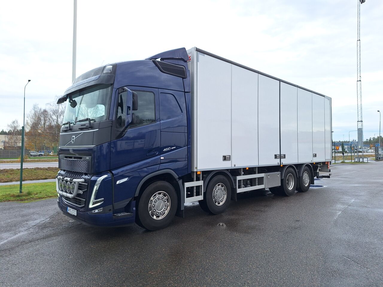 Volvo FH 8x2 Skåpbil 2023 - Skåp