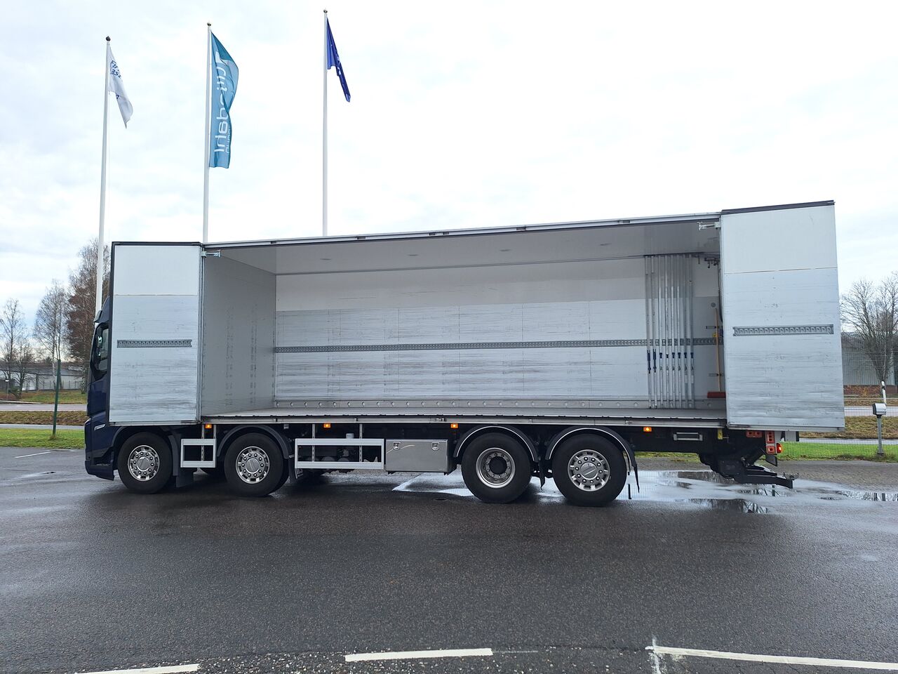 Volvo FH 8x2 Skåpbil 2023 - Skåp