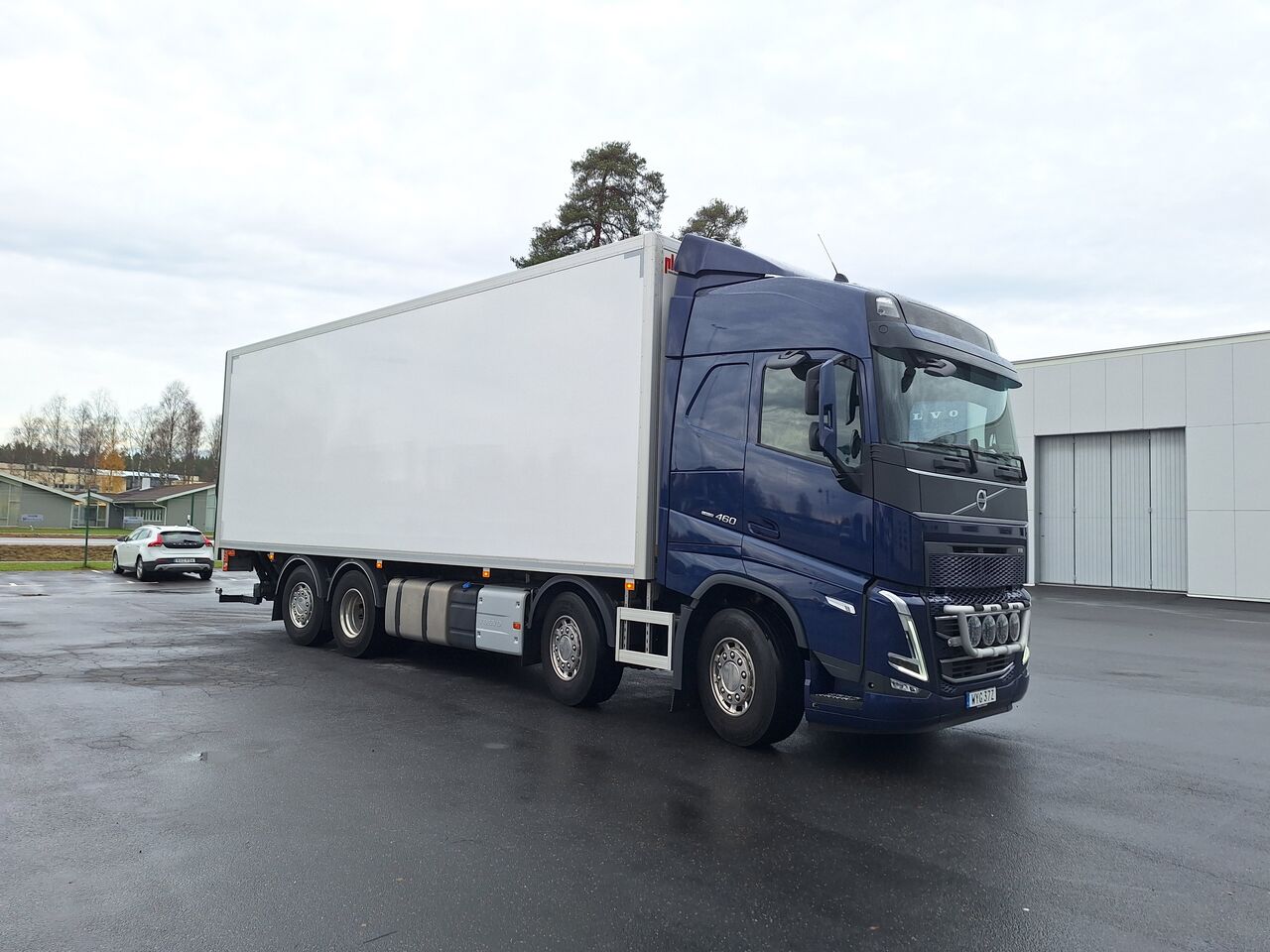 Volvo FH 8x2 Skåpbil 2023 - Skåp