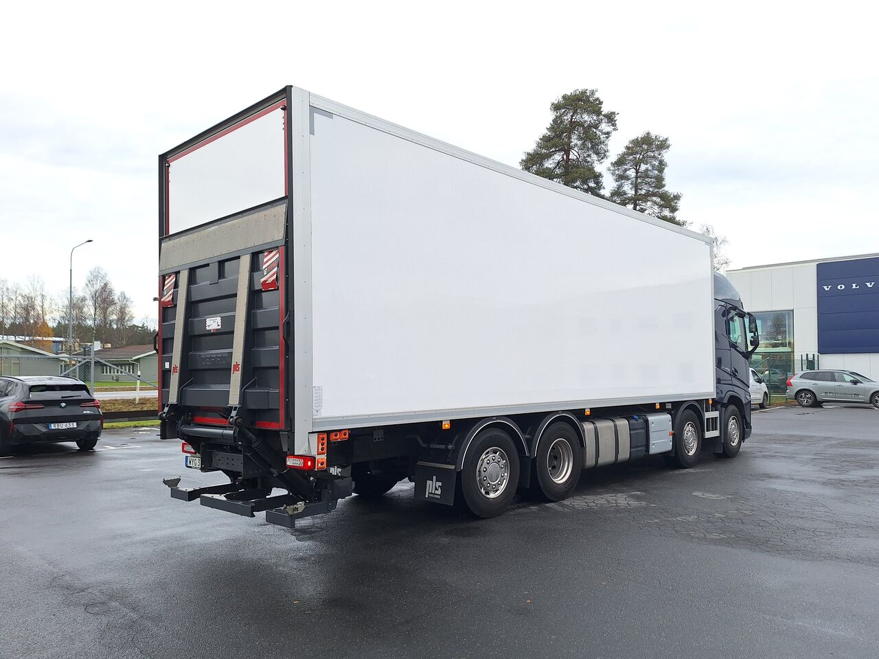 Volvo FH 8x2 Skåpbil 2023 - Skåp