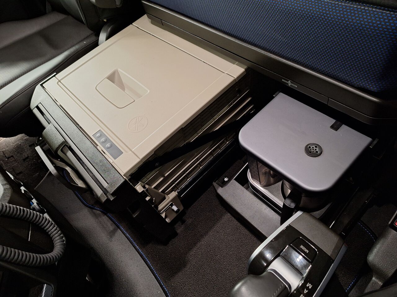 Volvo FH 8x2 Skåpbil 2023 - Skåp