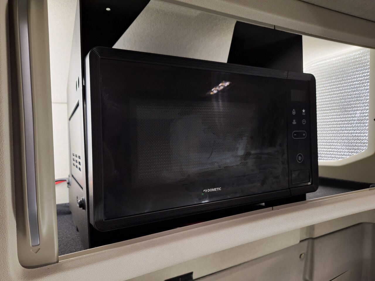 Volvo FH 8x2 Skåpbil 2023 - Skåp