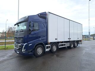 Volvo FH 8x2 Skåpbil