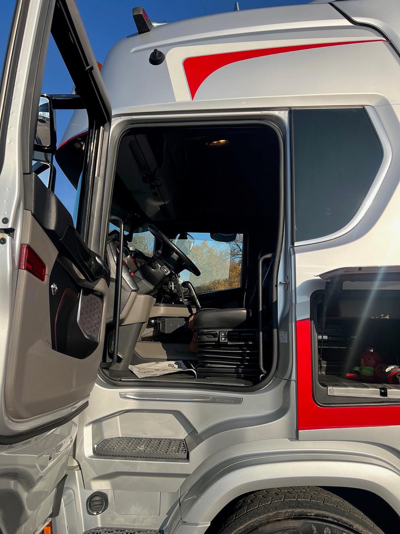 Scania R650 V8 6x4 Tippbil, Manuell, Cowboy inred, Euro 6 2020 - Tipp