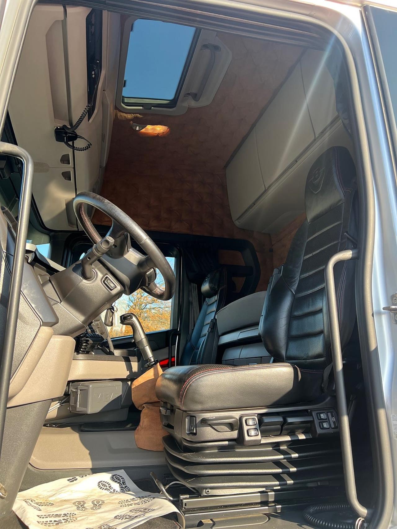 Scania R650 V8 6x4 Tippbil, Manuell, Cowboy inred, Euro 6 2020 - Tipp