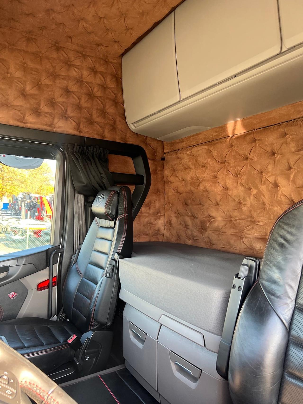 Scania R650 V8 6x4 Tippbil, Manuell, Cowboy inred, Euro 6 2020 - Tipp