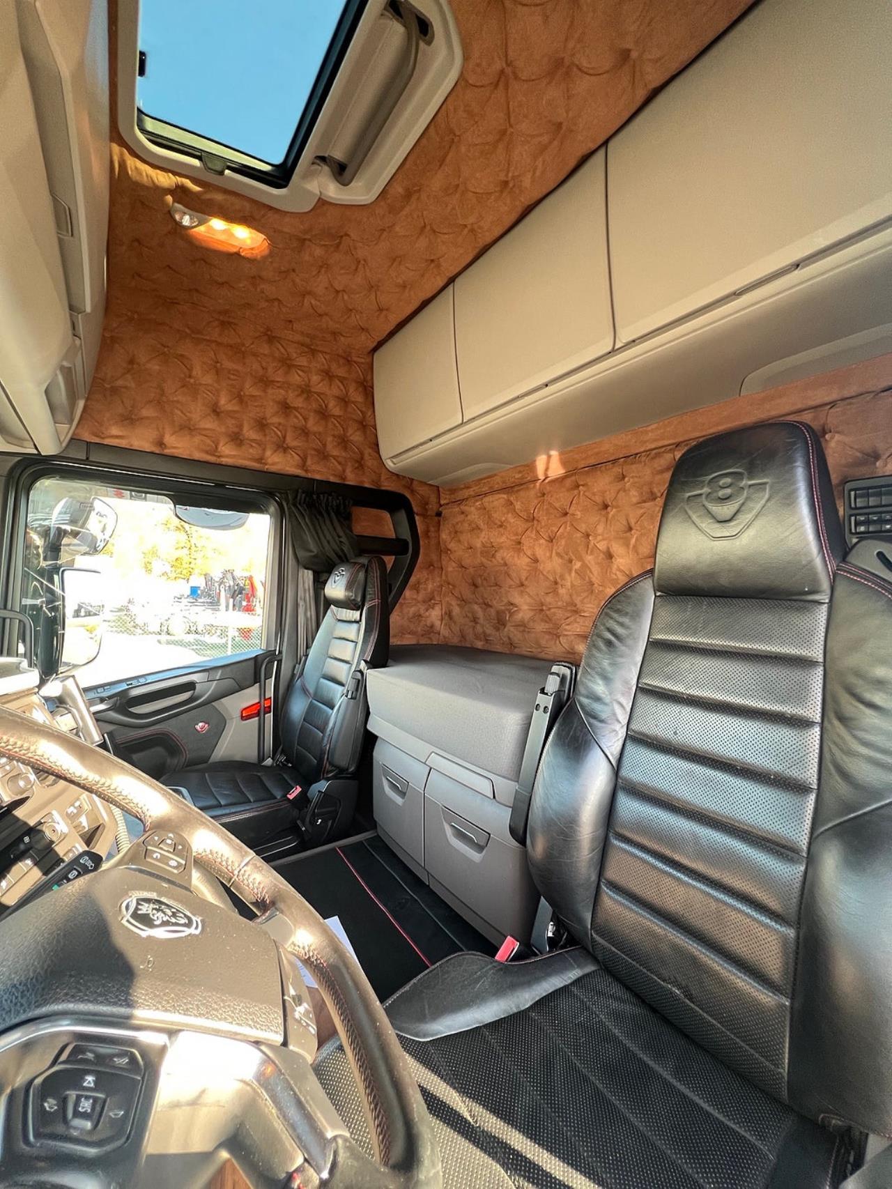 Scania R650 V8 6x4 Tippbil, Manuell, Cowboy inred, Euro 6 2020 - Tipp