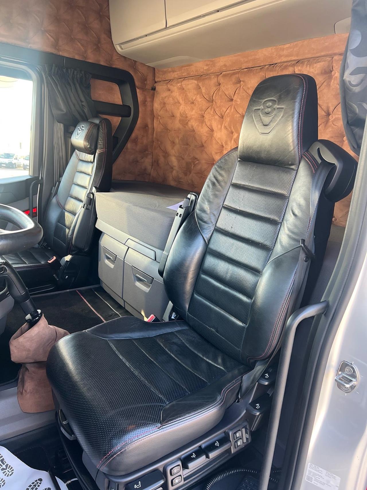 Scania R650 V8 6x4 Tippbil, Manuell, Cowboy inred, Euro 6 2020 - Tipp