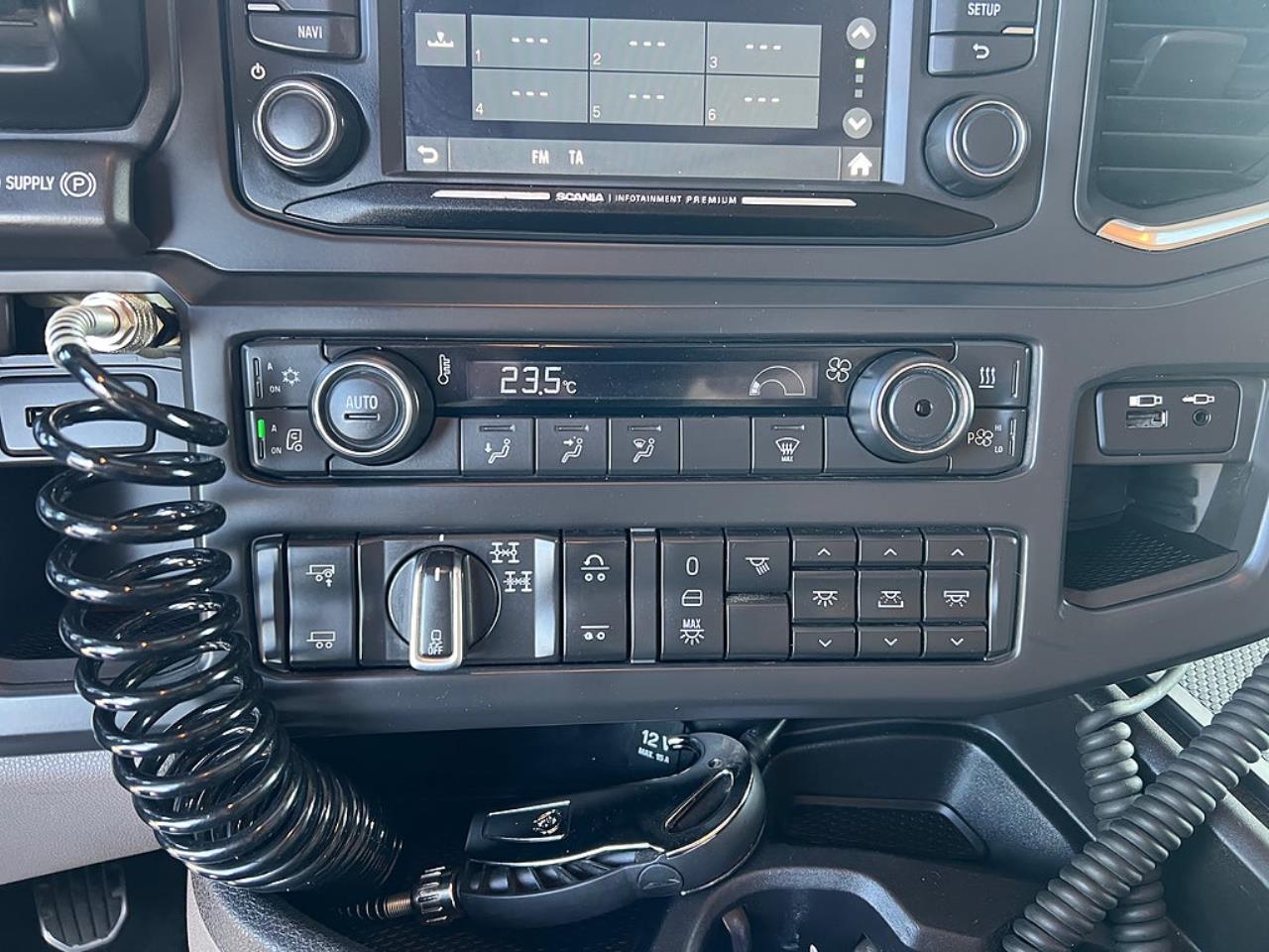 Scania R650 V8 6x4 Tippbil, Manuell, Cowboy inred, Euro 6 2020 - Tipp