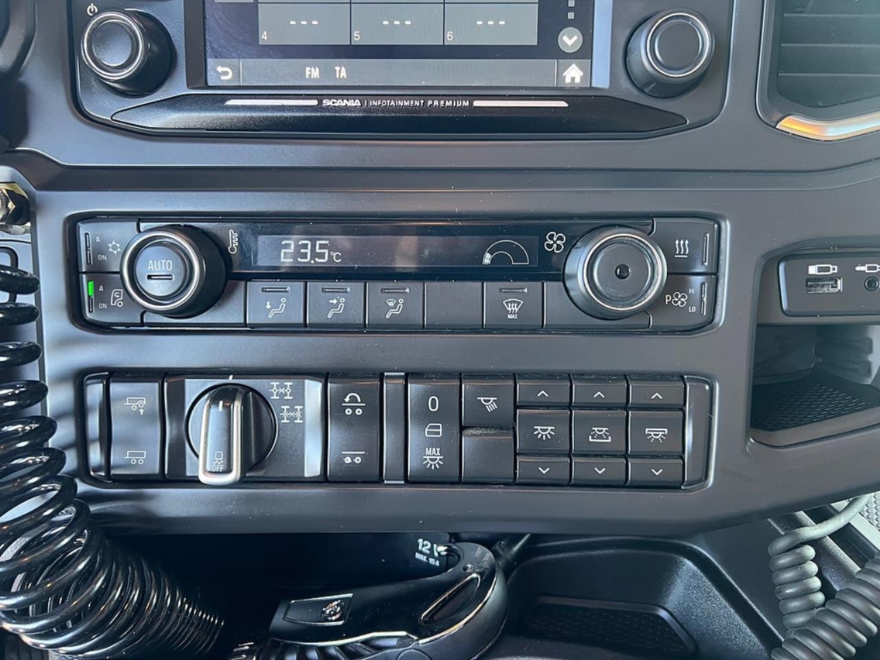 Scania R650 V8 6x4 Tippbil, Manuell, Cowboy inred, Euro 6 2020 - Tipp