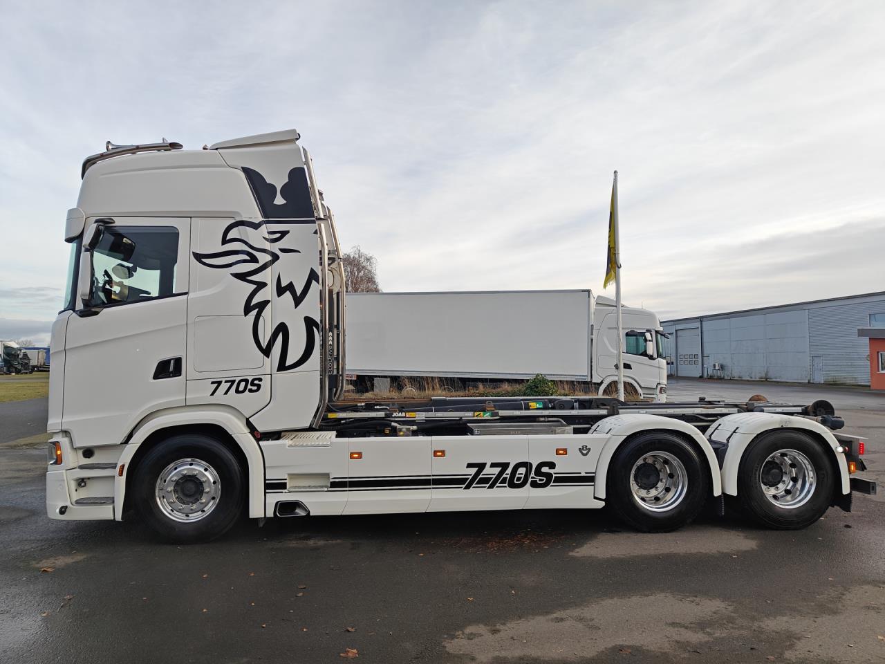 SCANIA S770 2022 - Krok/Lastväxlare