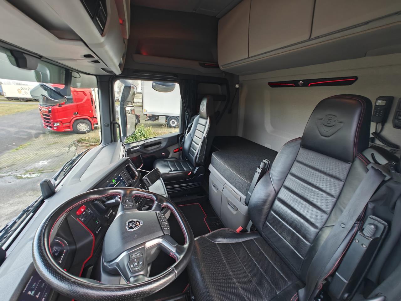 SCANIA S770 2022 - Krok/Lastväxlare