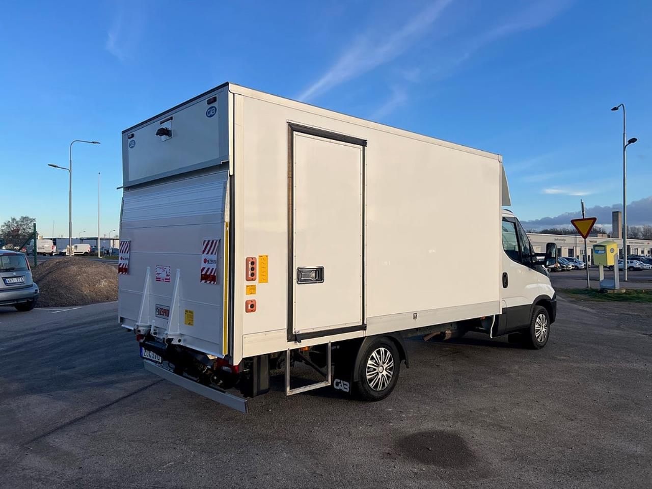 Iveco Daily 35S14 Skåpbil med Z-Lift, Hi-Matic Euro 6 2018 - Övrigt