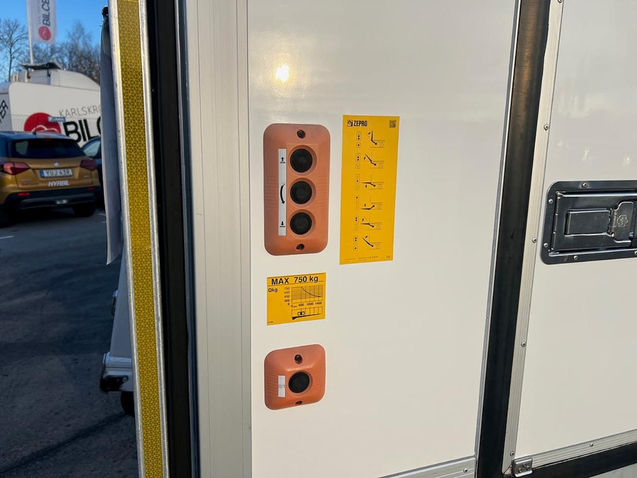 Iveco Daily 35S14 Skåpbil med Z-Lift, Hi-Matic Euro 6 2018 - Övrigt