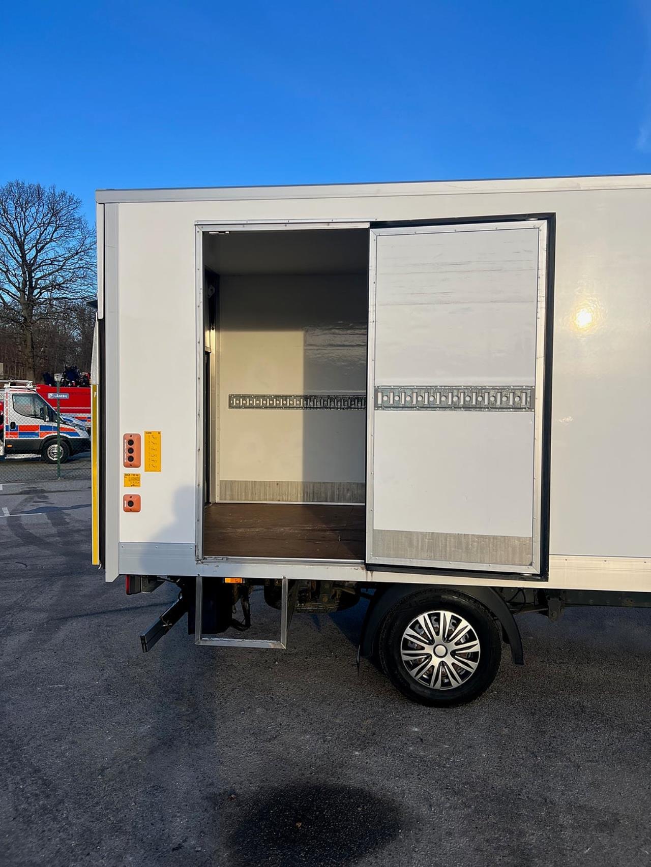 Iveco Daily 35S14 Skåpbil med Z-Lift, Hi-Matic Euro 6 2018 - Övrigt