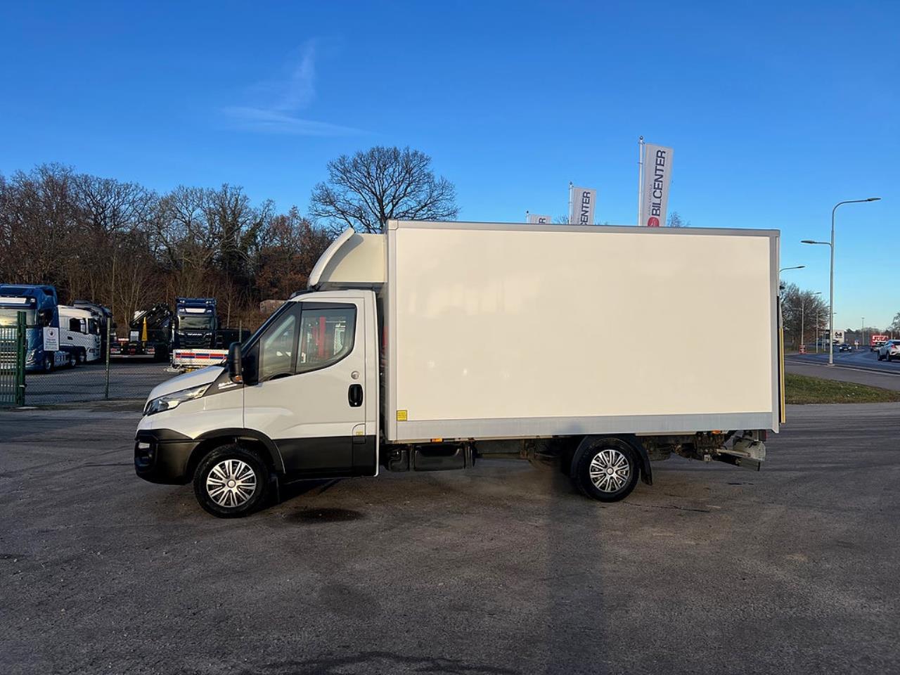Iveco Daily 35S14 Skåpbil med Z-Lift, Hi-Matic Euro 6 2018 - Övrigt