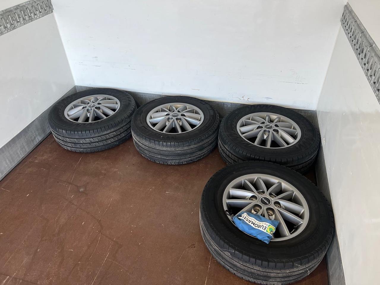 Iveco Daily 35S14 Skåpbil med Z-Lift, Hi-Matic Euro 6 2018 - Övrigt