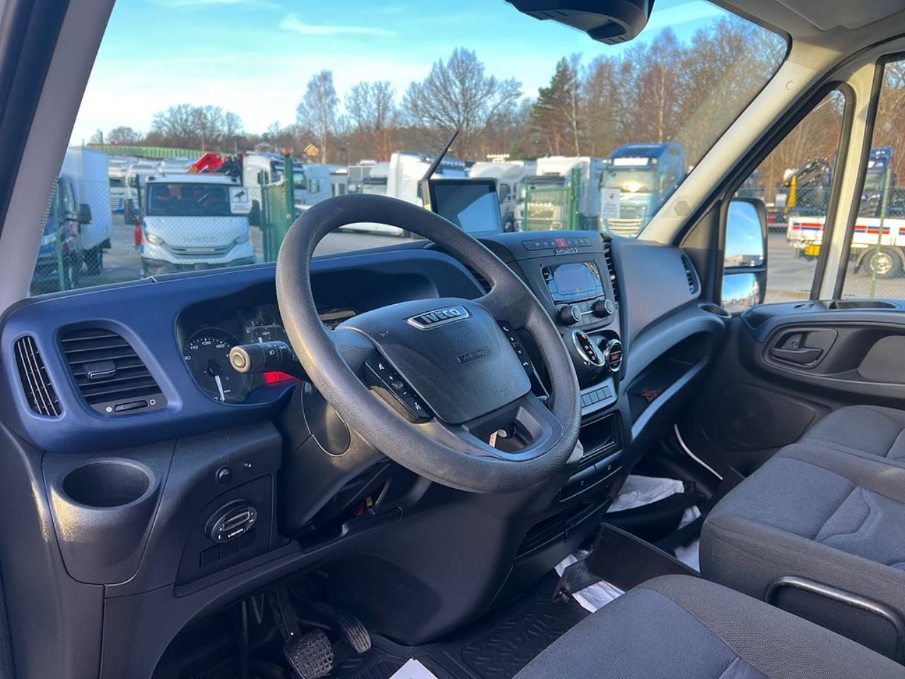 Iveco Daily 35S14 Skåpbil med Z-Lift, Hi-Matic Euro 6 2018 - Övrigt