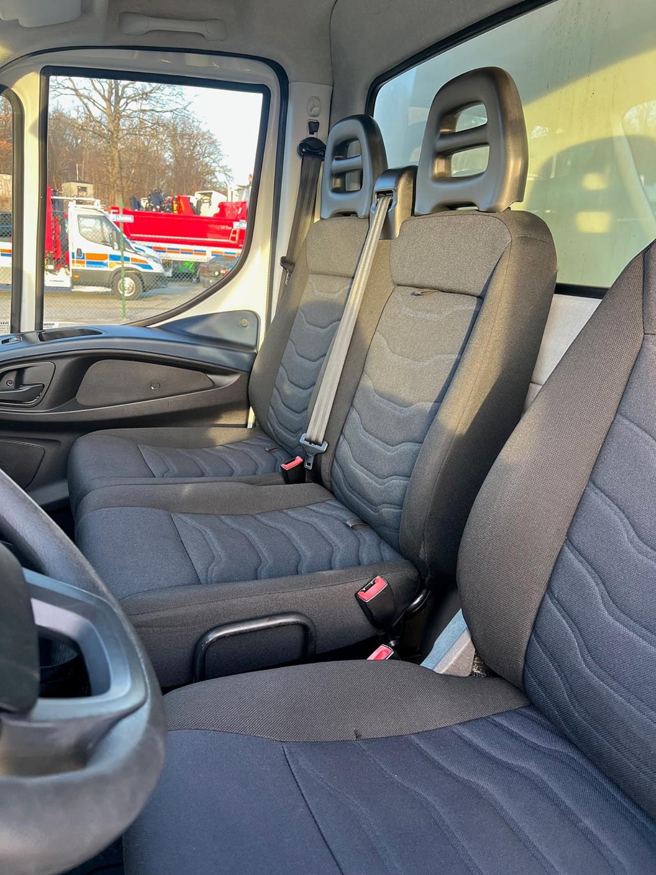 Iveco Daily 35S14 Skåpbil med Z-Lift, Hi-Matic Euro 6 2018 - Övrigt