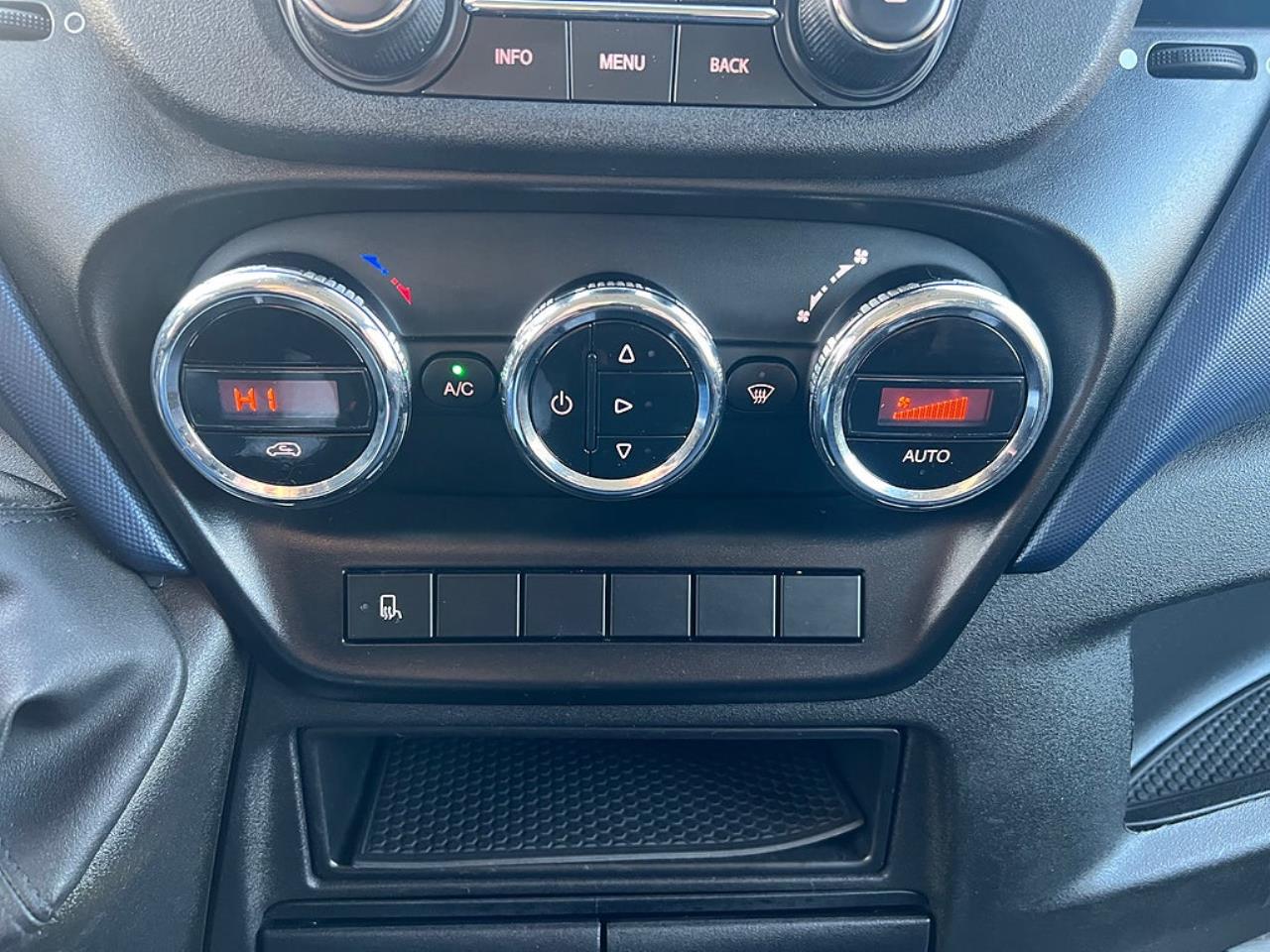 Iveco Daily 35S14 Skåpbil med Z-Lift, Hi-Matic Euro 6 2018 - Övrigt