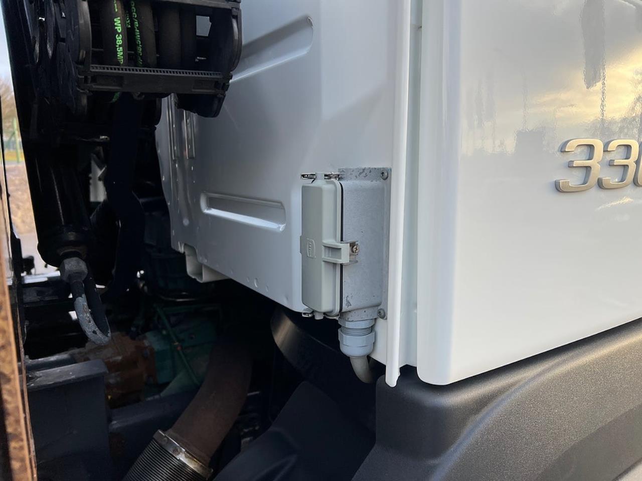 Volvo FM 330 4x2 Tipp & Kranbil, Plogutr, Kommunbil, Euro 6 2016 - Kran