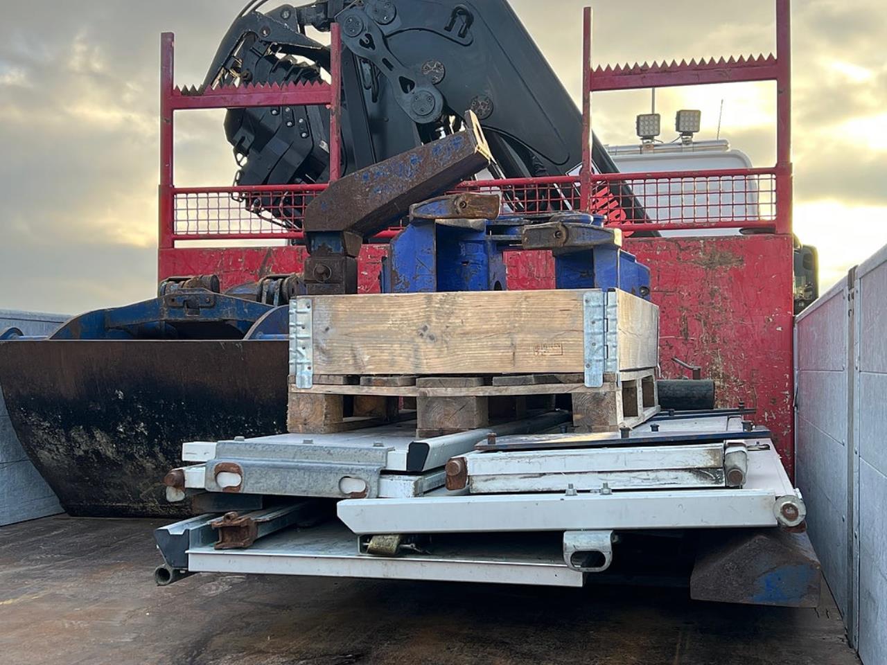 Volvo FM 330 4x2 Tipp & Kranbil, Plogutr, Kommunbil, Euro 6 2016 - Kran