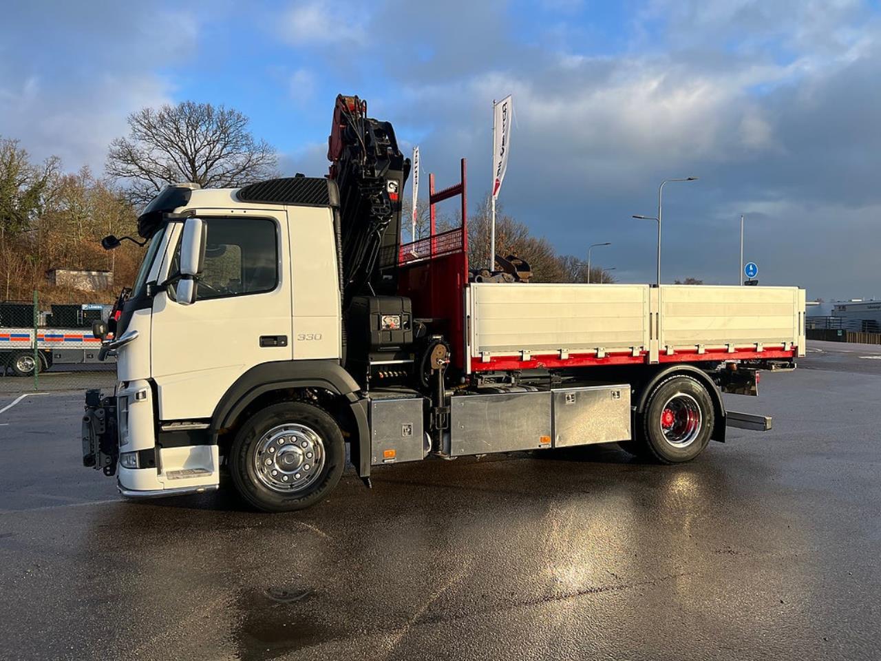 Volvo FM 330 4x2 Tipp & Kranbil, Plogutr, Kommunbil, Euro 6 2016 - Kran