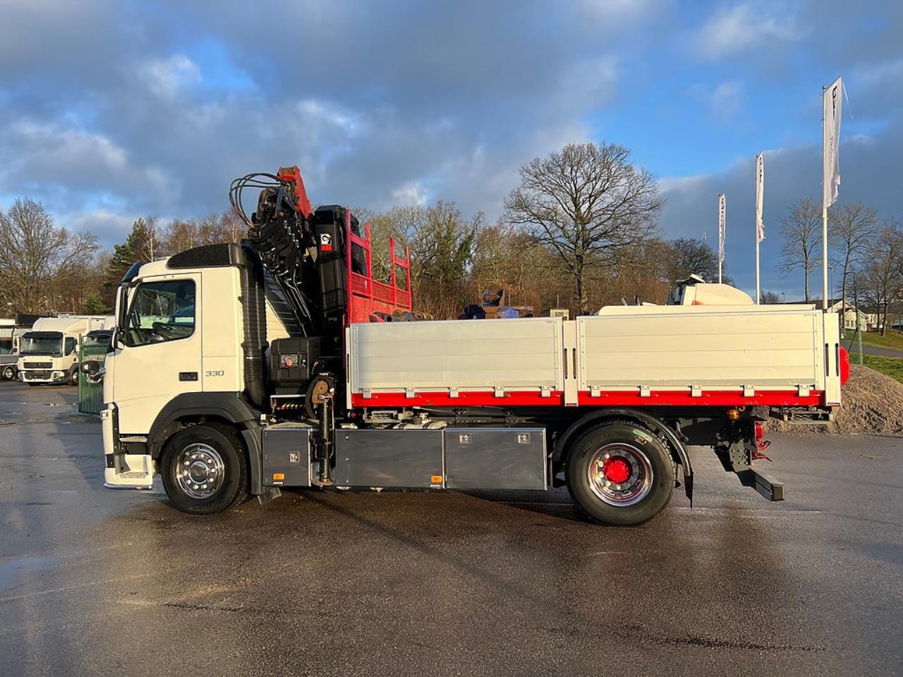 Volvo FM 330 4x2 Tipp & Kranbil, Plogutr, Kommunbil, Euro 6 2016 - Kran