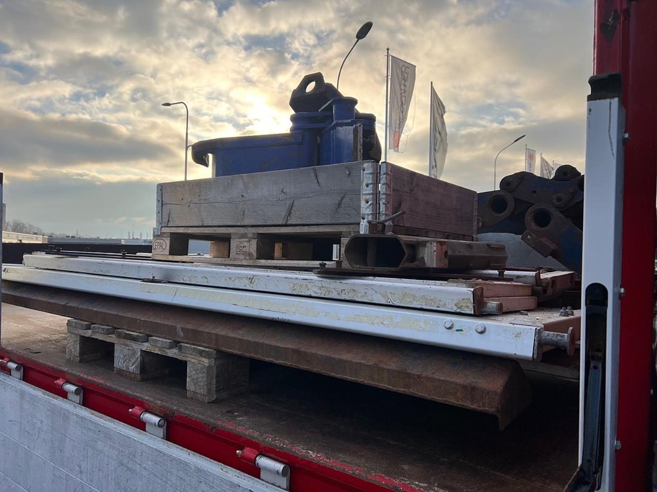 Volvo FM 330 4x2 Tipp & Kranbil, Plogutr, Kommunbil, Euro 6 2016 - Kran