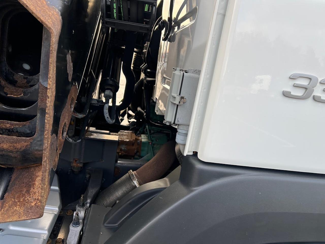 Volvo FM 330 4x2 Tipp & Kranbil, Plogutr, Kommunbil, Euro 6 2016 - Kran