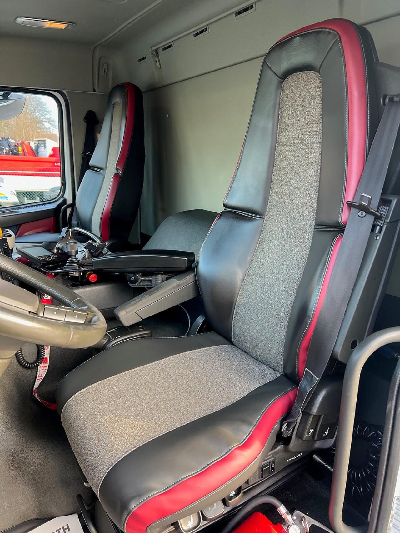 Volvo FM 330 4x2 Tipp & Kranbil, Plogutr, Kommunbil, Euro 6 2016 - Kran