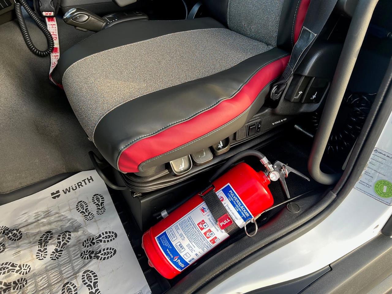 Volvo FM 330 4x2 Tipp & Kranbil, Plogutr, Kommunbil, Euro 6 2016 - Kran