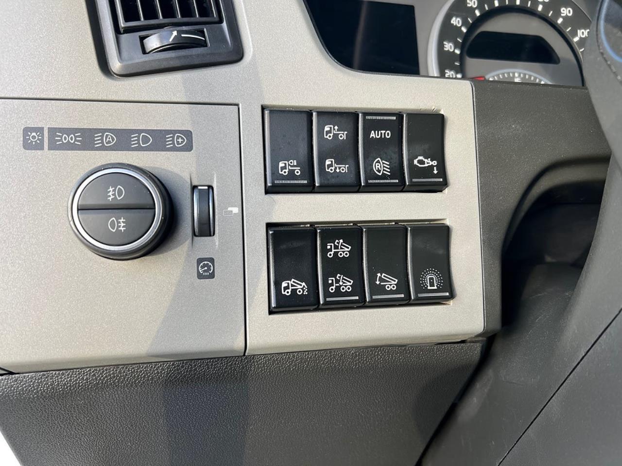 Volvo FM 330 4x2 Tipp & Kranbil, Plogutr, Kommunbil, Euro 6 2016 - Kran