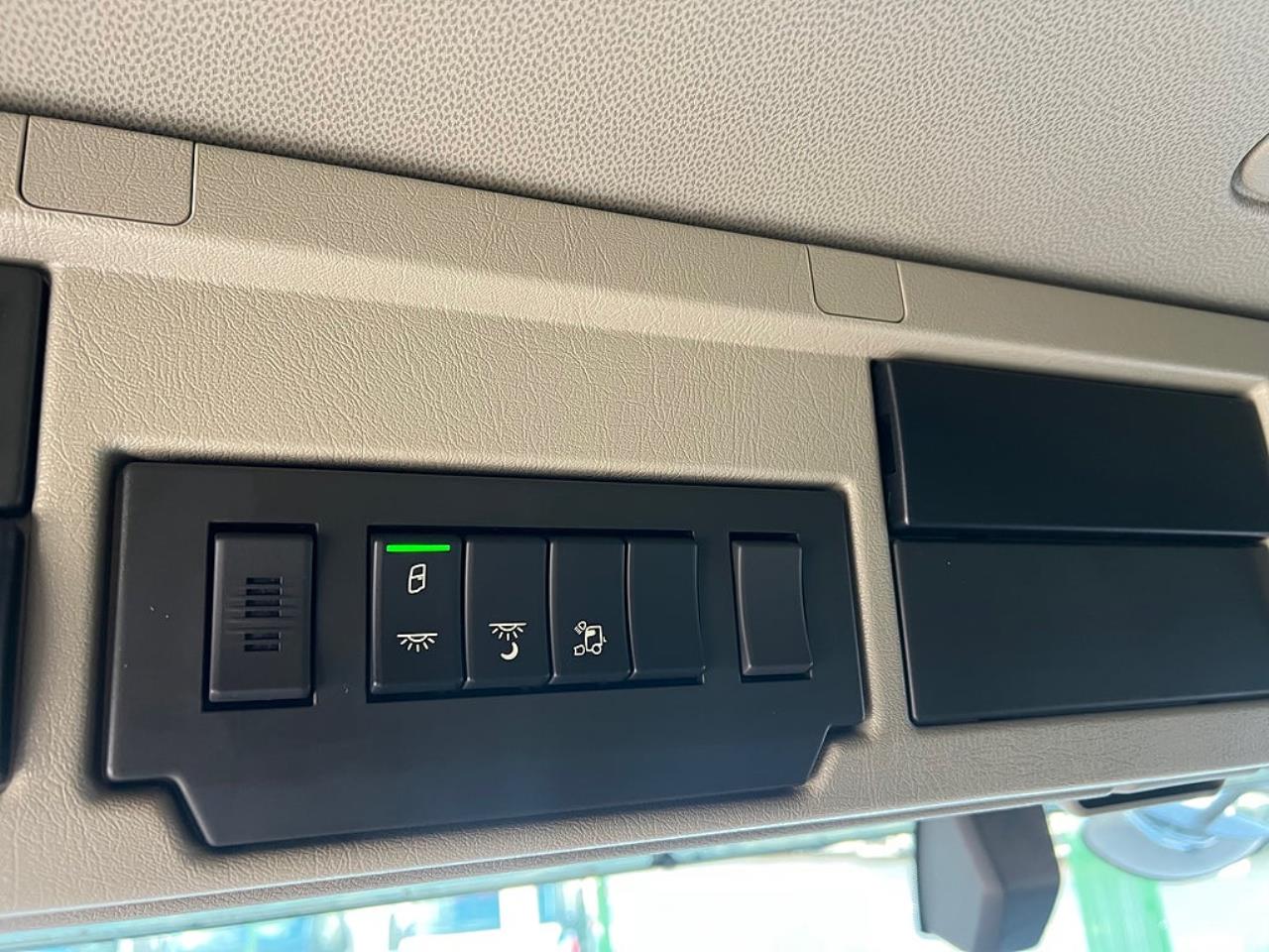 Volvo FM 330 4x2 Tipp & Kranbil, Plogutr, Kommunbil, Euro 6 2016 - Kran