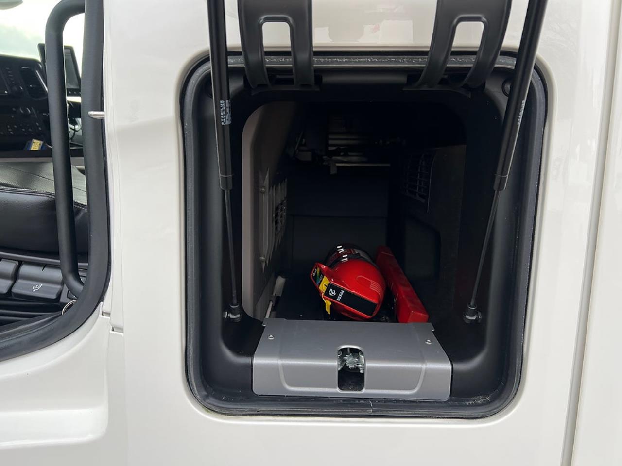 Scania P320 4x2 Kyl/Frysbil, Korridorbil, *5000 Mil* 2021 - Övrigt