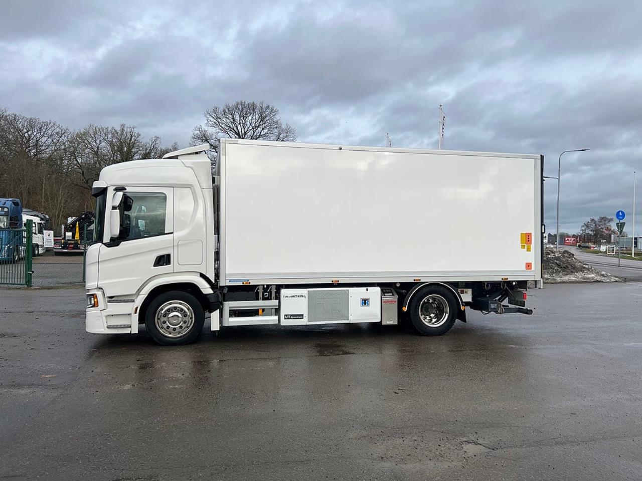 Scania P320 4x2 Kyl/Frysbil, Korridorbil, *5000 Mil* 2021 - Övrigt