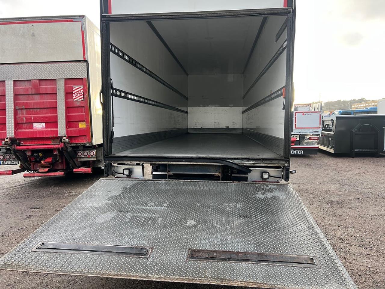 Scania P320 6x2*4 Skåpbil 24 Pallars, Långt Skåp  2014 - Skåp