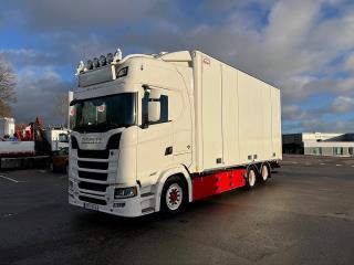 Scania R650 V8 6x2 Sk&aring;pbil, &Ouml;ppningsbar b&aring;da sidor, Euro 6