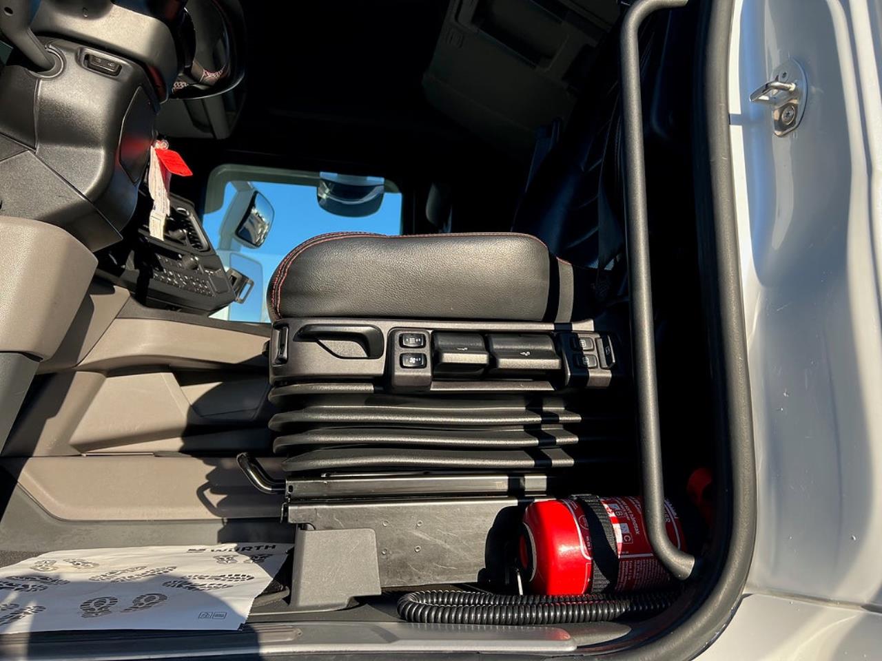 Scania R660 V8 6x4 Dragbil Tandem Lyftbar Axel  2022 - Dragbil