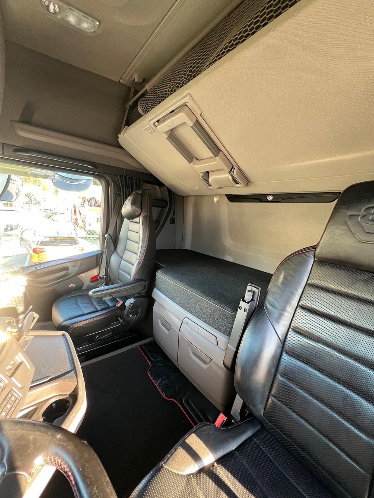 Scania R660 V8 6x4 Dragbil Tandem Lyftbar Axel  2022 - Dragbil