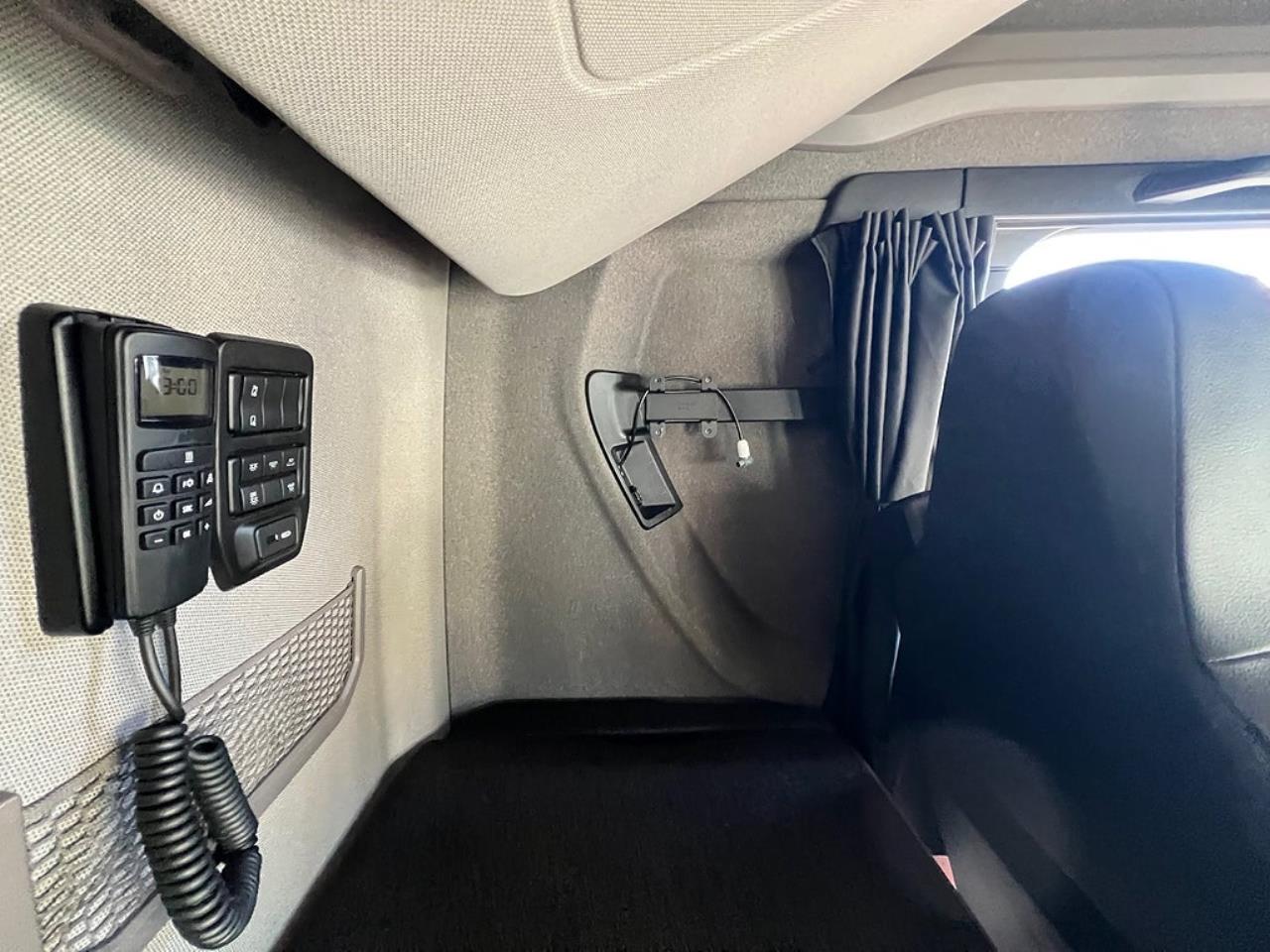 Scania R660 V8 6x4 Dragbil Tandem Lyftbar Axel  2022 - Dragbil