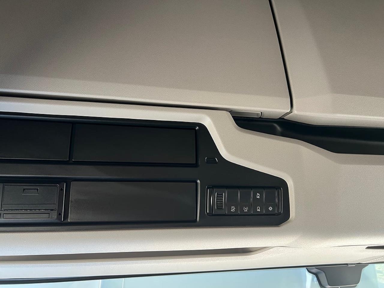 Scania R660 V8 6x4 Dragbil Tandem Lyftbar Axel  2022 - Dragbil