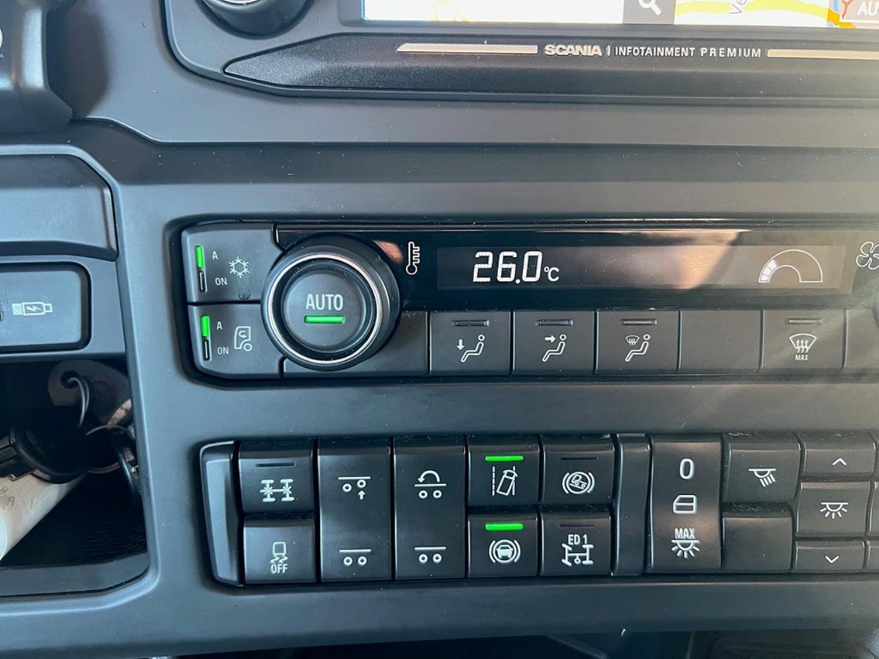 Scania R660 V8 6x4 Dragbil Tandem Lyftbar Axel  2022 - Dragbil