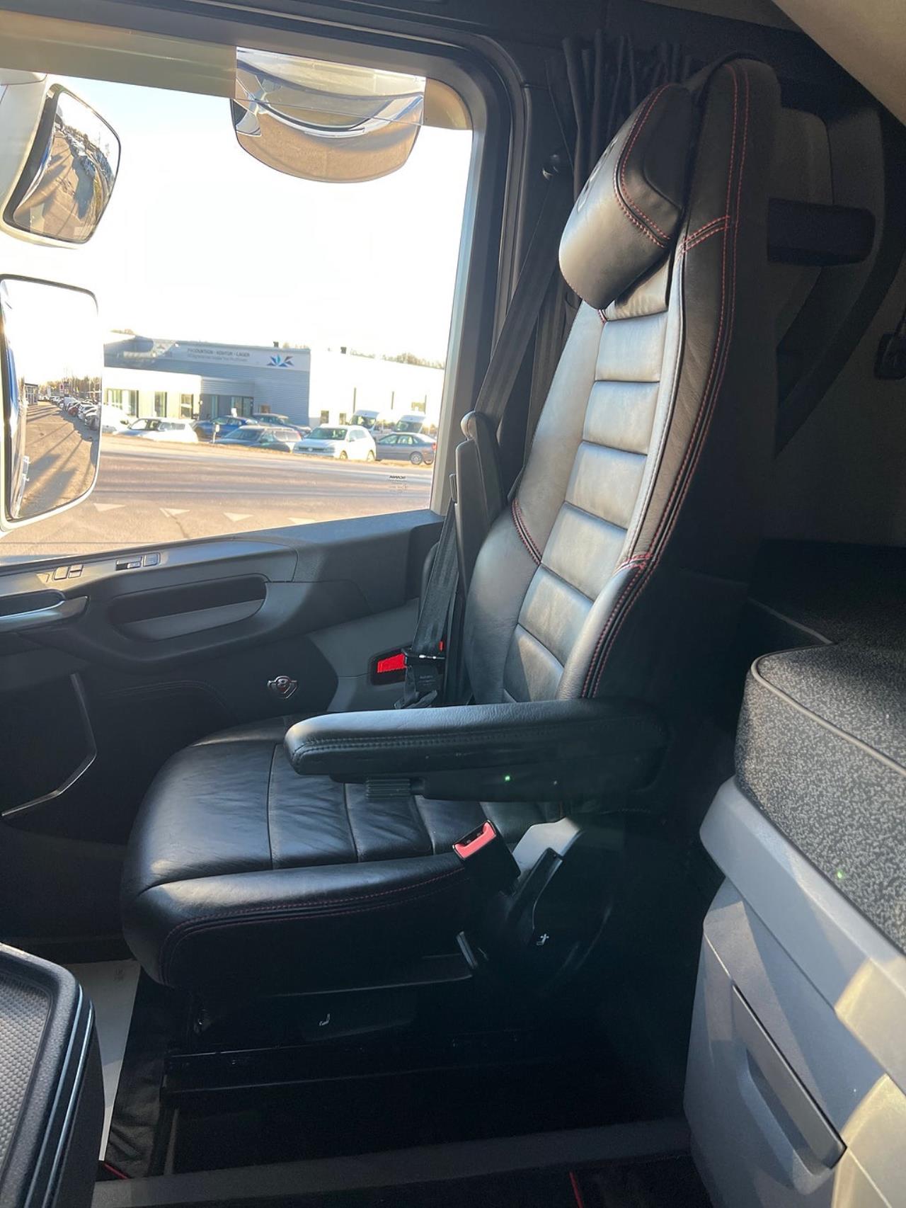 Scania R660 V8 6x4 Dragbil Tandem Lyftbar Axel  2022 - Dragbil