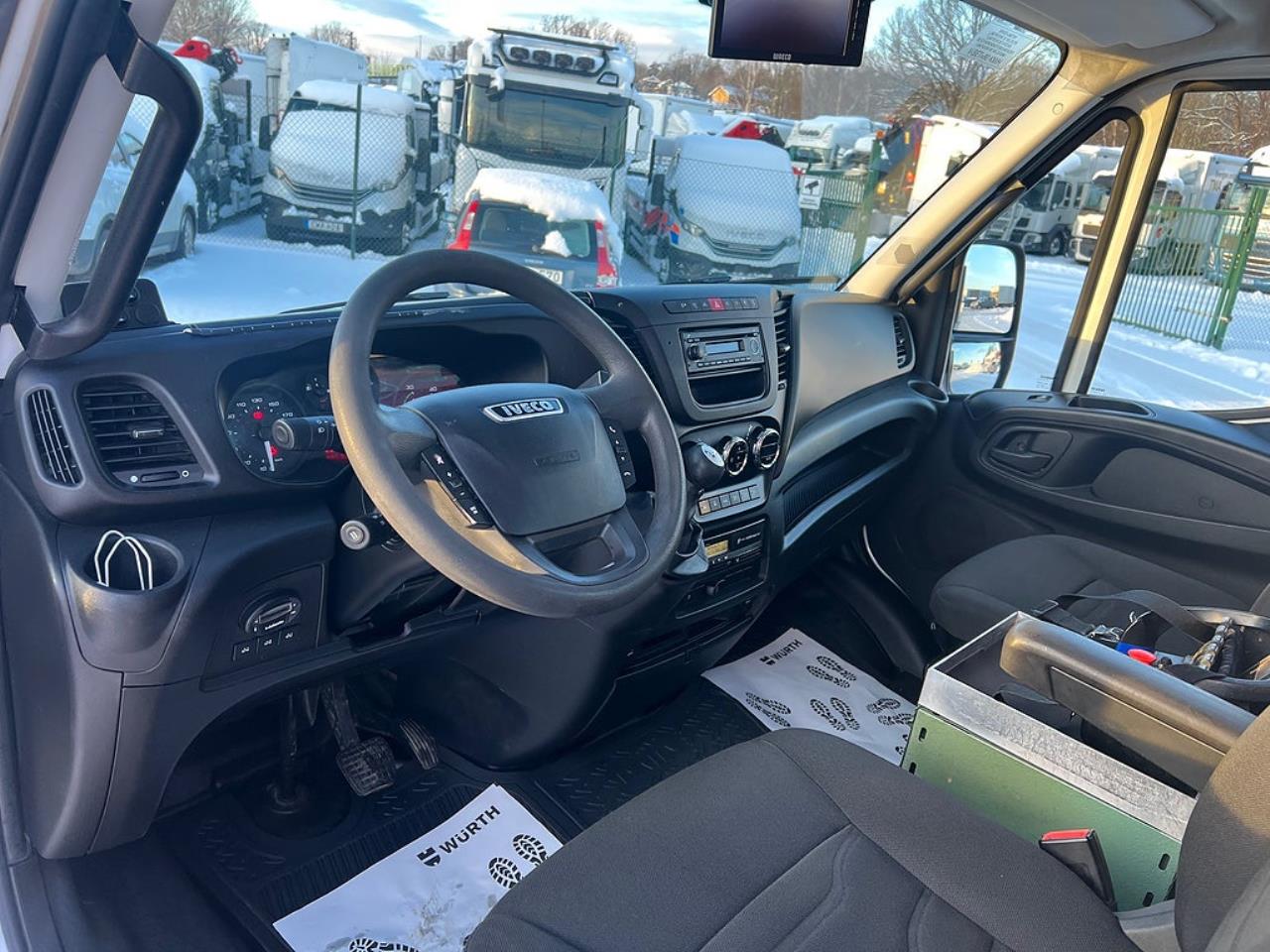 Iveco Daily 72C17 4x2 Kranbil MKT Extra Utrustning Euro 6 2017 - Kran