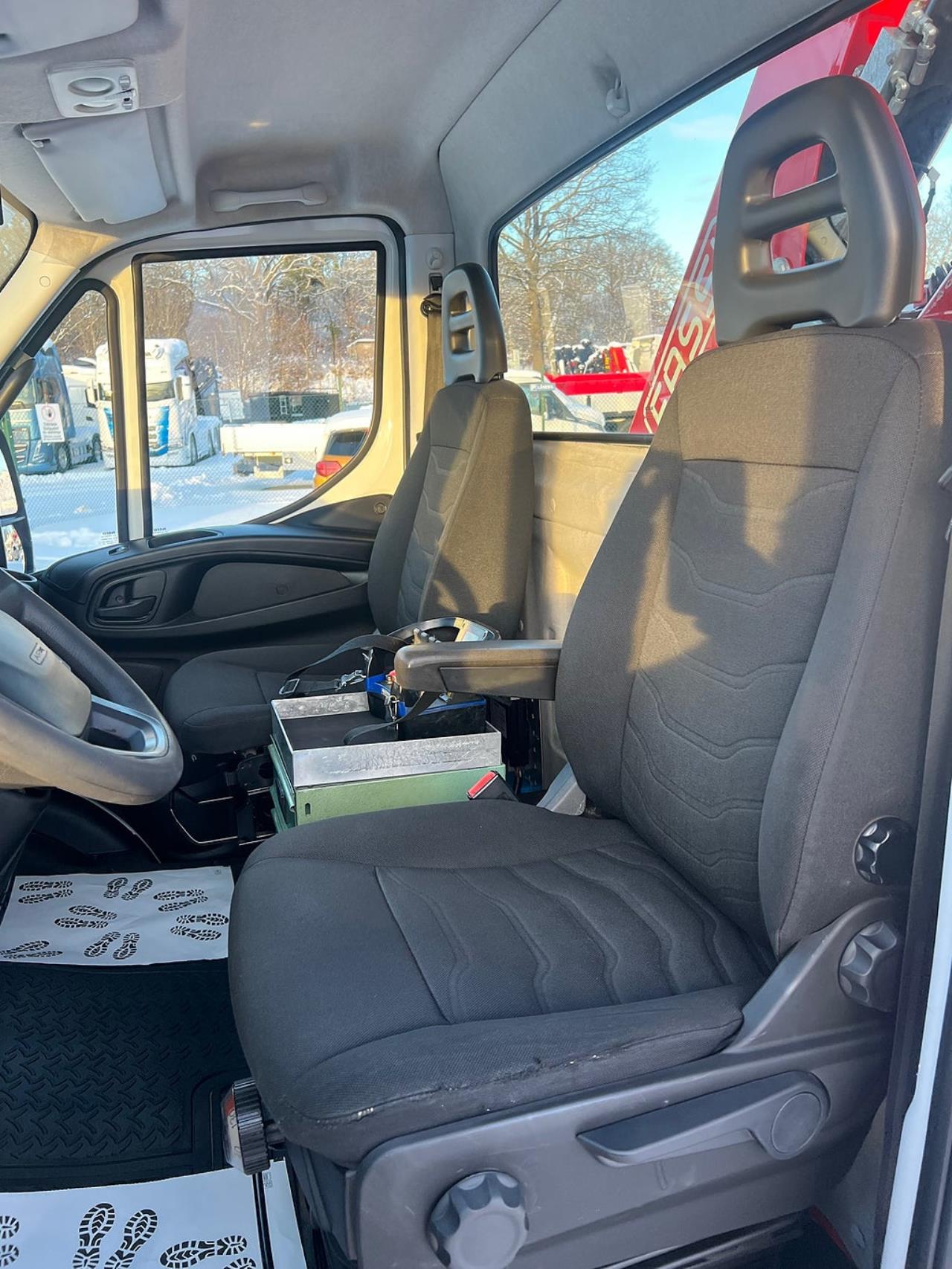 Iveco Daily 72C17 4x2 Kranbil MKT Extra Utrustning Euro 6 2017 - Kran