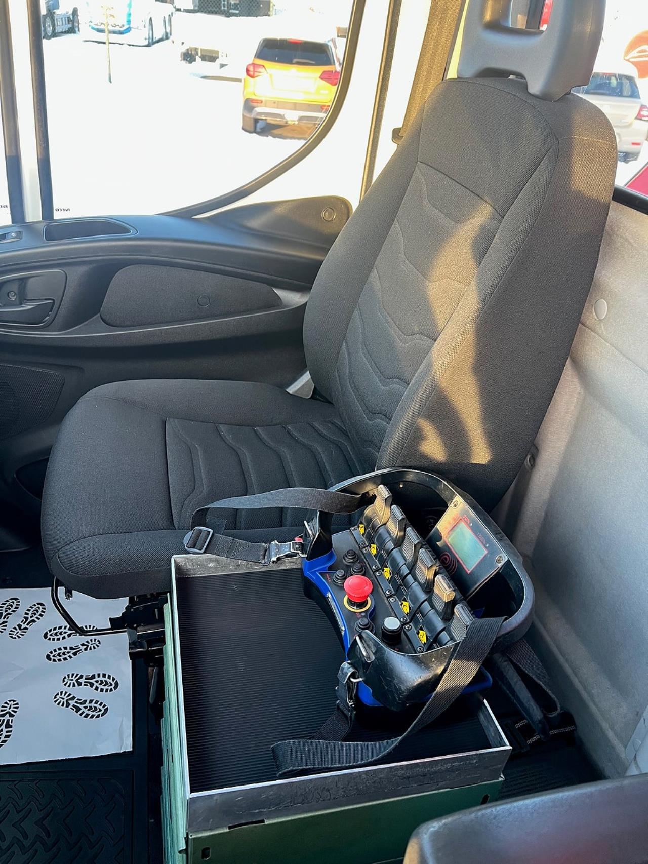 Iveco Daily 72C17 4x2 Kranbil MKT Extra Utrustning Euro 6 2017 - Kran