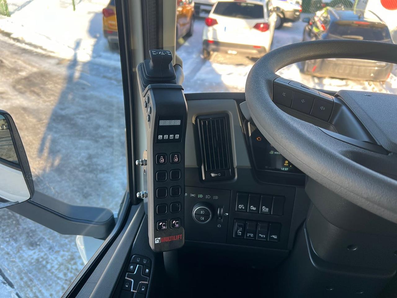 Volvo FM13 500 8x4*4 Tridem Kranv&auml;xlare Hiab 302 2023 - Kran