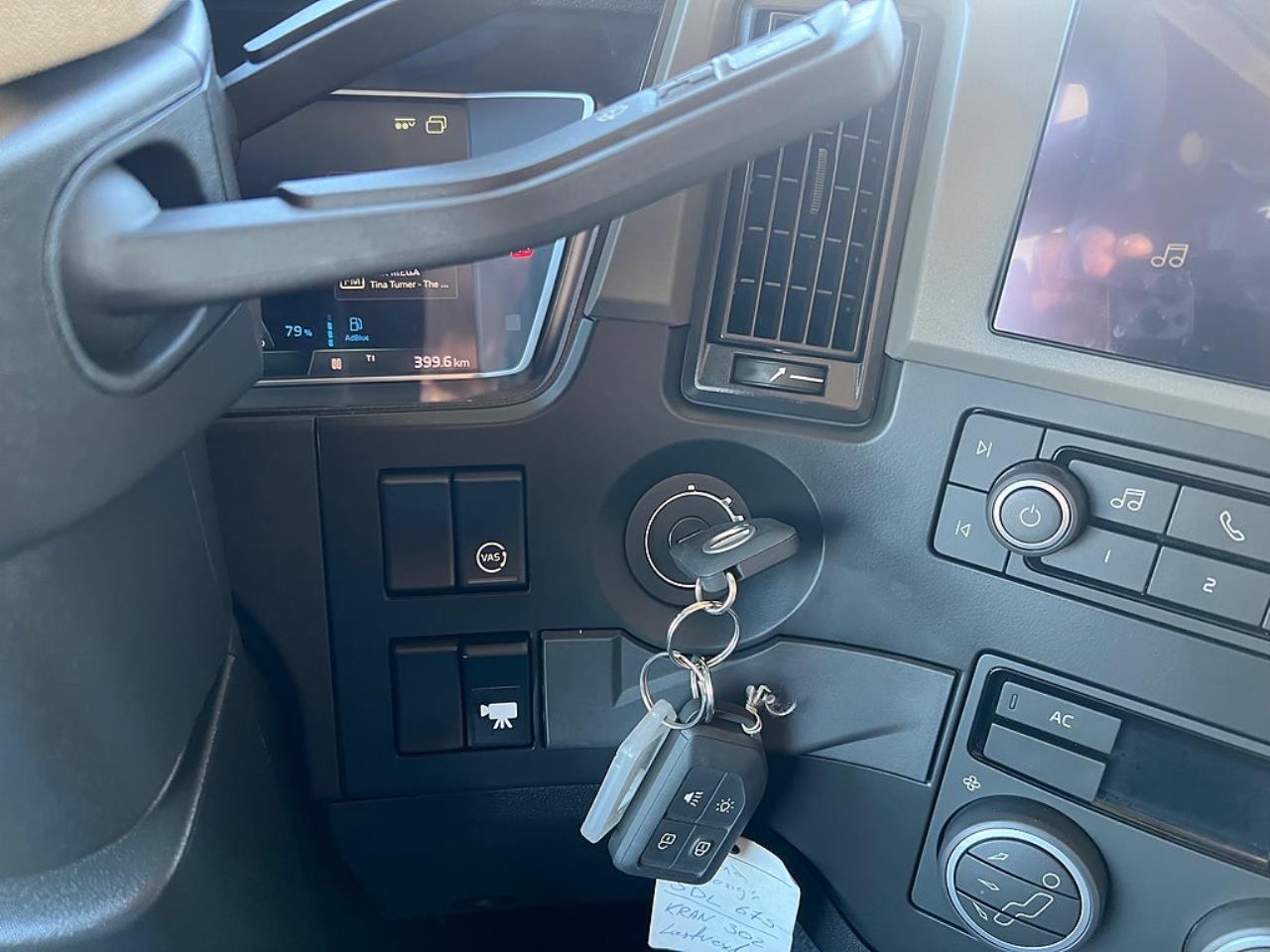 Volvo FM13 500 8x4*4 Tridem Kranv&auml;xlare Hiab 302 2023 - Kran